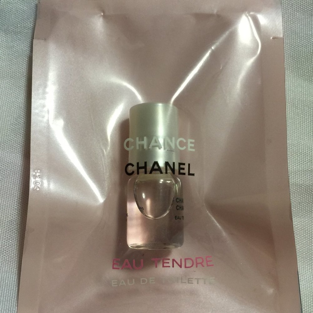 CHANEL Fragrance (Free Paper Bag)